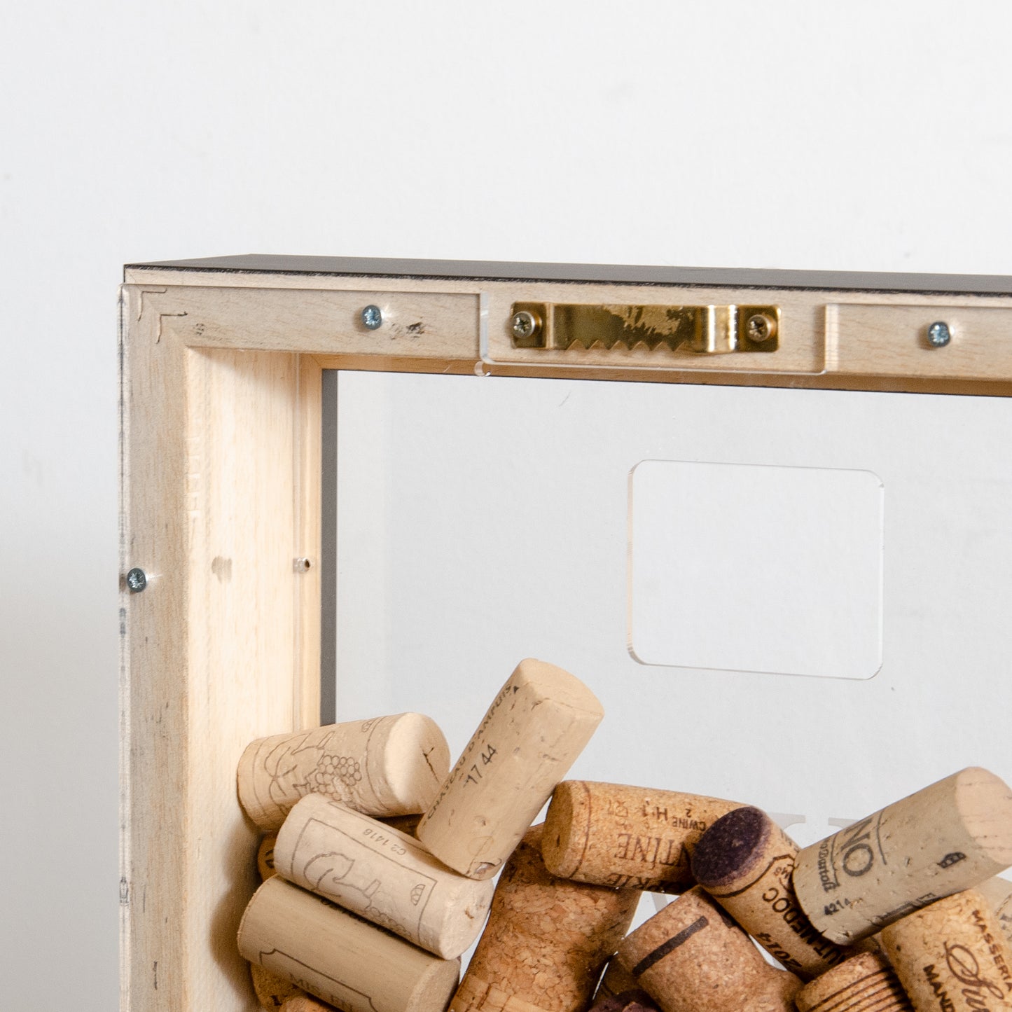 Vertical transparent drinks cork frame