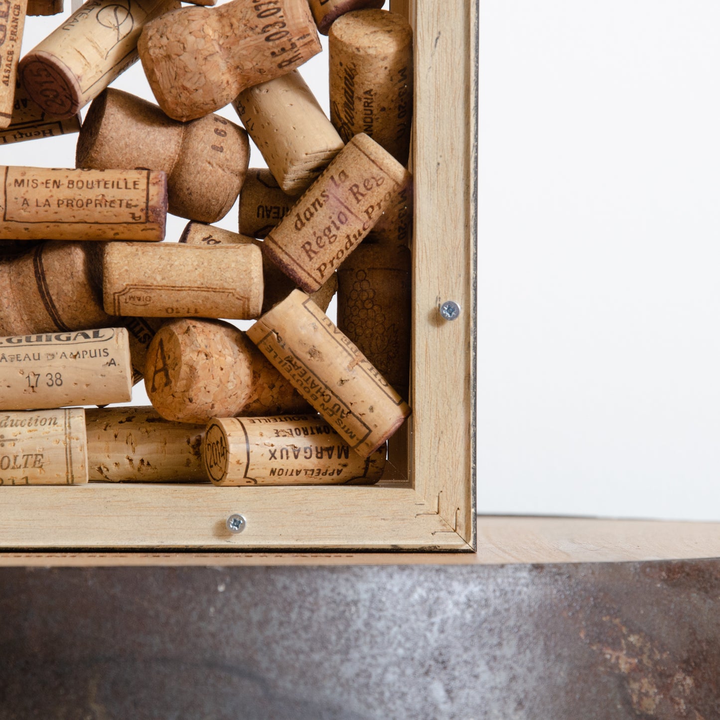 Vertical transparent drinks cork frame