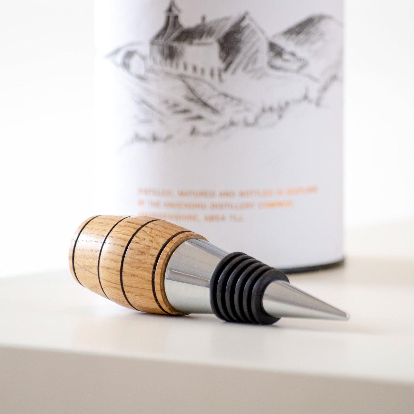 Whisky wood barrel bottle stopper - Stag Design